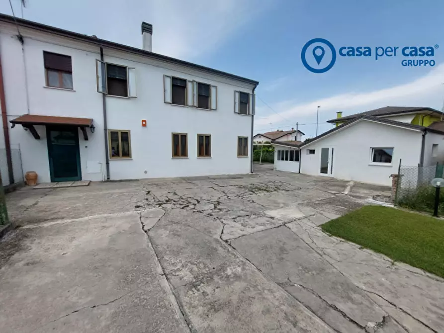 Immagine 3 di Casa bifamiliare in vendita  in Bottrighe, Via Umberto Maddalena a Adria