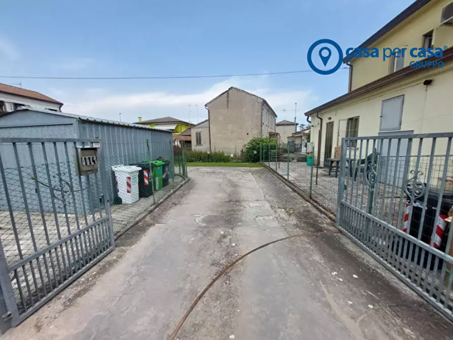 Immagine 4 di Casa bifamiliare in vendita  in Bottrighe, Via Umberto Maddalena a Adria