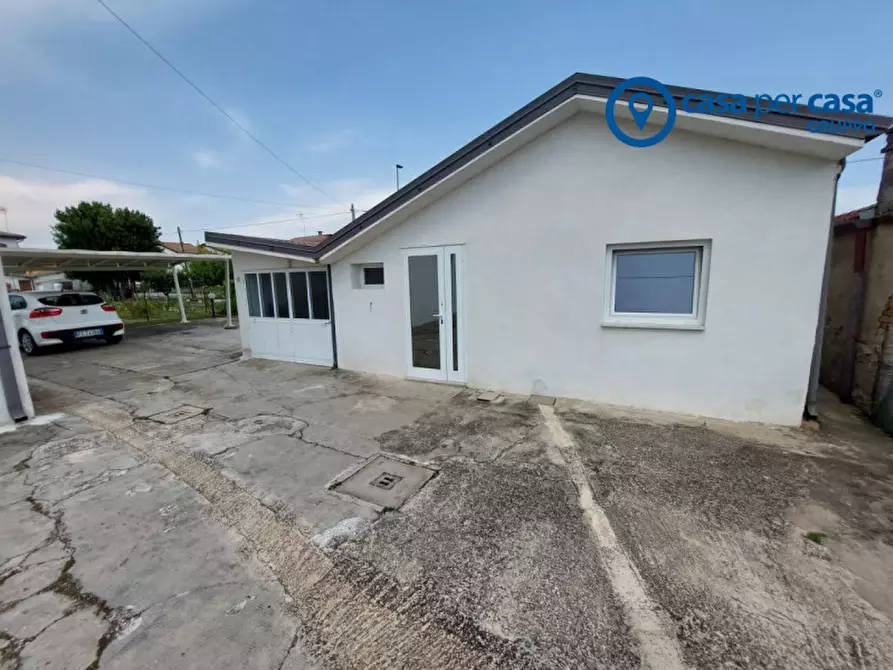 Immagine 6 di Casa bifamiliare in vendita  in Bottrighe, Via Umberto Maddalena a Adria