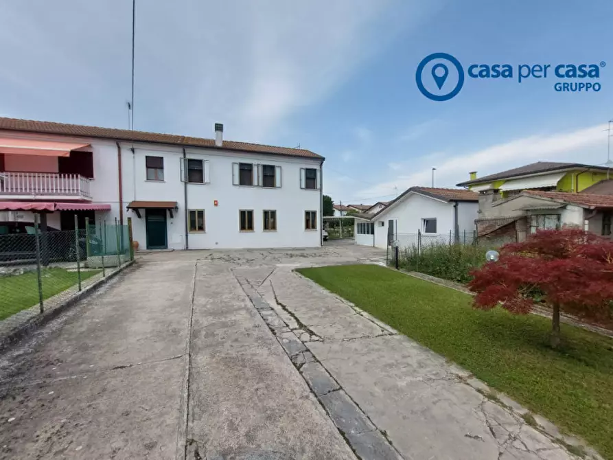 Immagine 18 di Casa bifamiliare in vendita  in Bottrighe, Via Umberto Maddalena a Adria