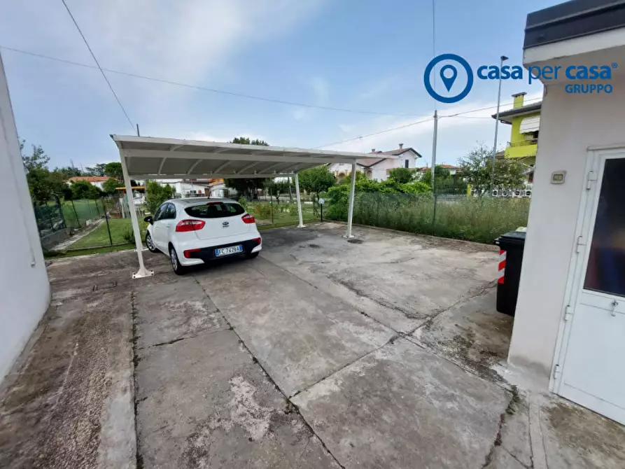 Immagine 25 di Casa bifamiliare in vendita  in Bottrighe, Via Umberto Maddalena a Adria