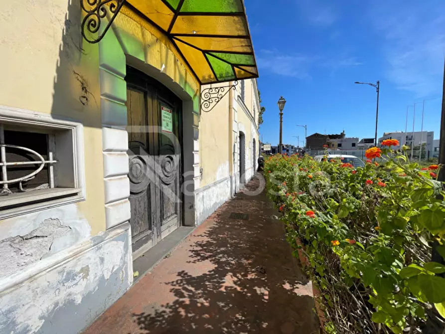 Immagine 1 di Negozio in affitto  in Via San Leonardo a Salerno