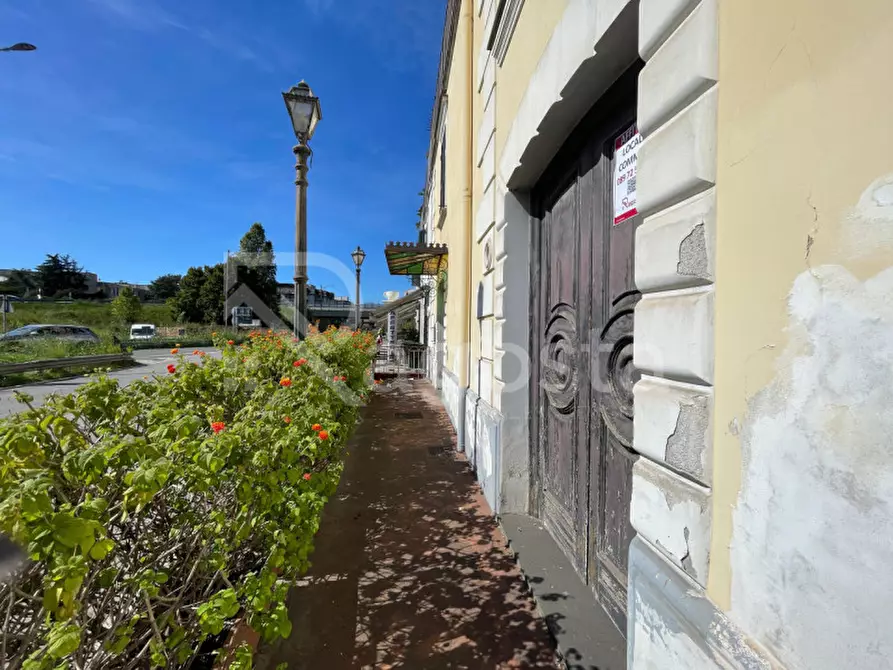 Immagine 2 di Negozio in affitto  in Via San Leonardo a Salerno