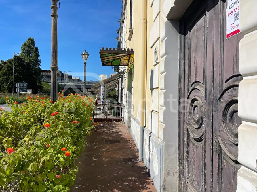 Immagine 3 di Negozio in affitto  in Via San Leonardo a Salerno