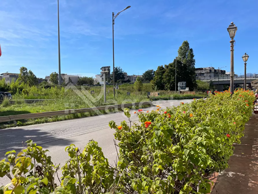 Immagine 5 di Negozio in affitto  in Via San Leonardo a Salerno