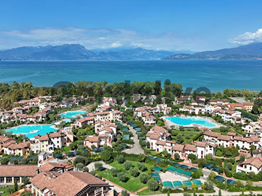 Immagine 17 di Appartamento in vendita  in Località Sermana 1 a Peschiera Del Garda