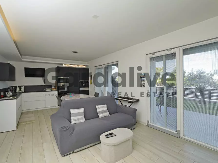 Immagine 7 di Appartamento in vendita  in Via Pastore 3 a Peschiera Del Garda