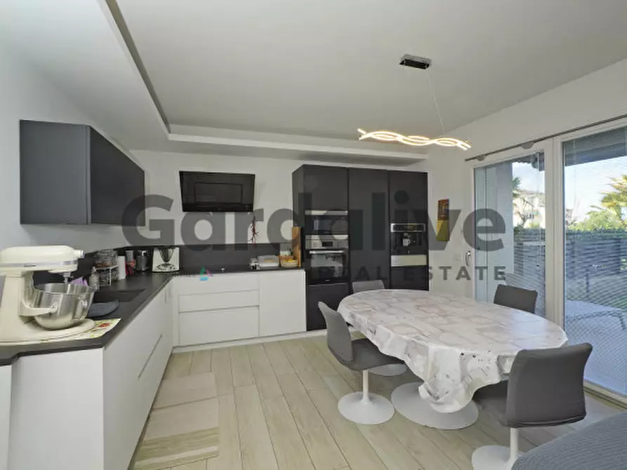 Immagine 8 di Appartamento in vendita  in Via Pastore 3 a Peschiera Del Garda