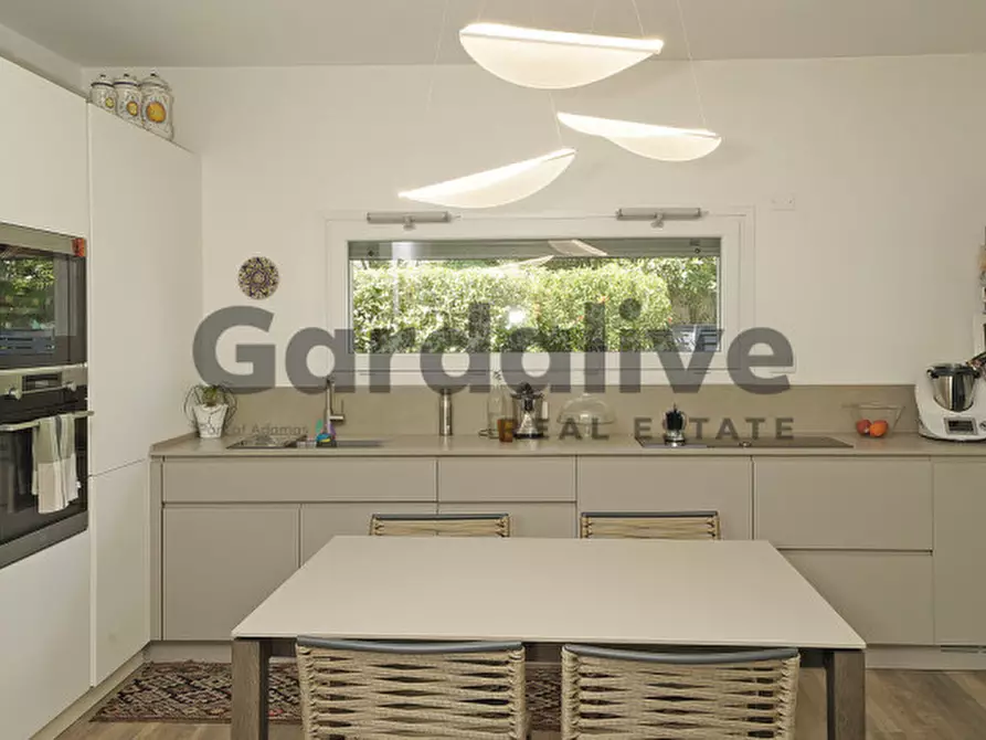 Immagine 11 di Appartamento in vendita  in Località Vecchi 12 a Peschiera Del Garda