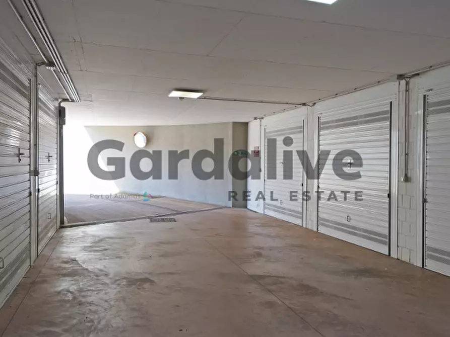 Immagine 24 di Appartamento in vendita  in Località Vecchi 12 a Peschiera Del Garda