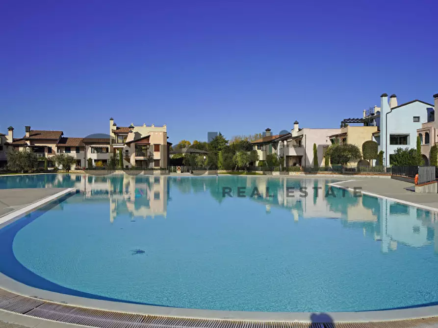 Immagine 3 di Appartamento in vendita  in Localià Sermana 1 Peschiera del garda a Peschiera Del Garda