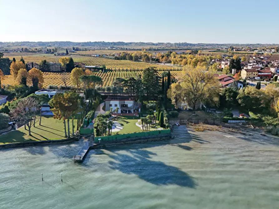 Immagine 4 di Villa in vendita  in Via Miralago 12 a Peschiera Del Garda