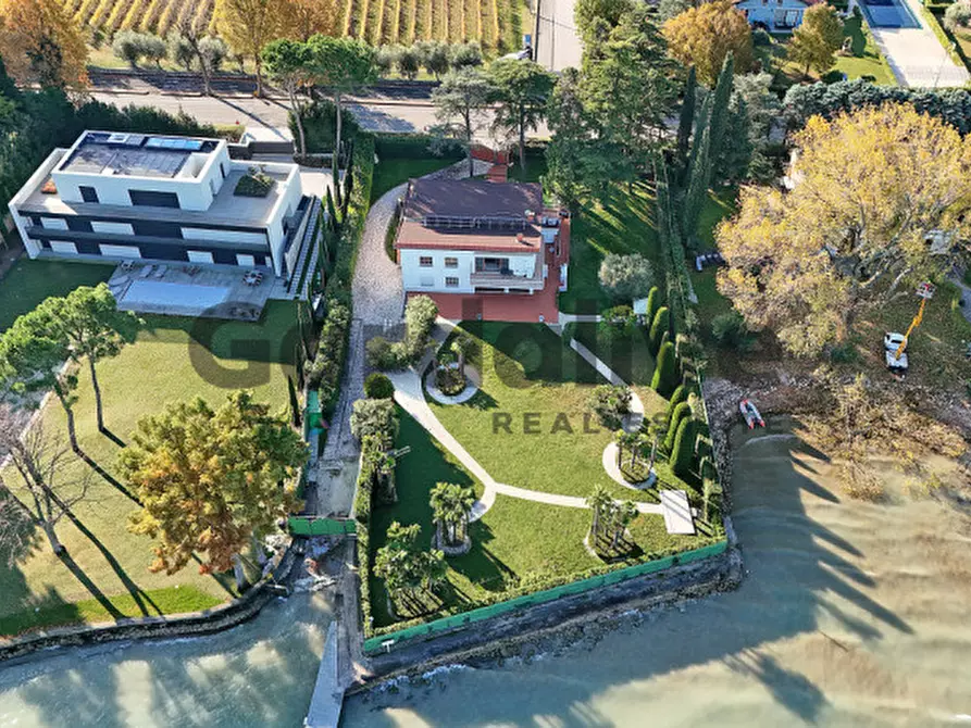 Immagine 5 di Villa in vendita  in Via Miralago 12 a Peschiera Del Garda