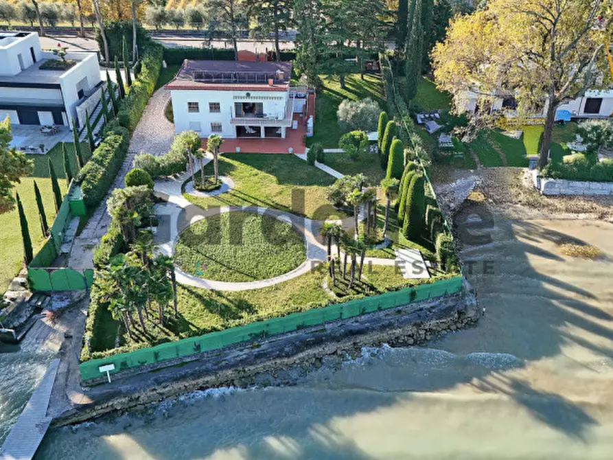 Immagine 6 di Villa in vendita  in Via Miralago 12 a Peschiera Del Garda