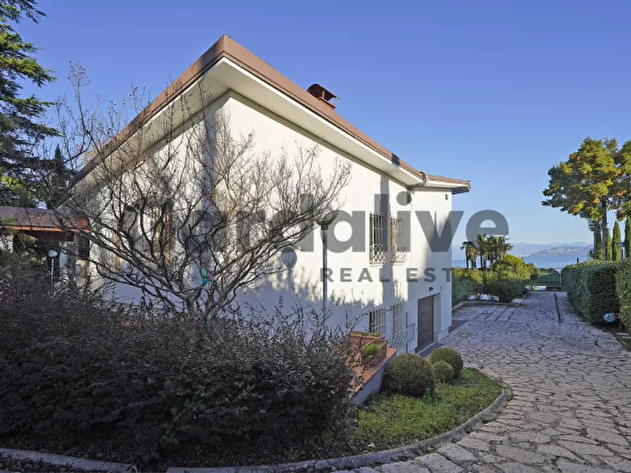 Immagine 7 di Villa in vendita  in Via Miralago 12 a Peschiera Del Garda
