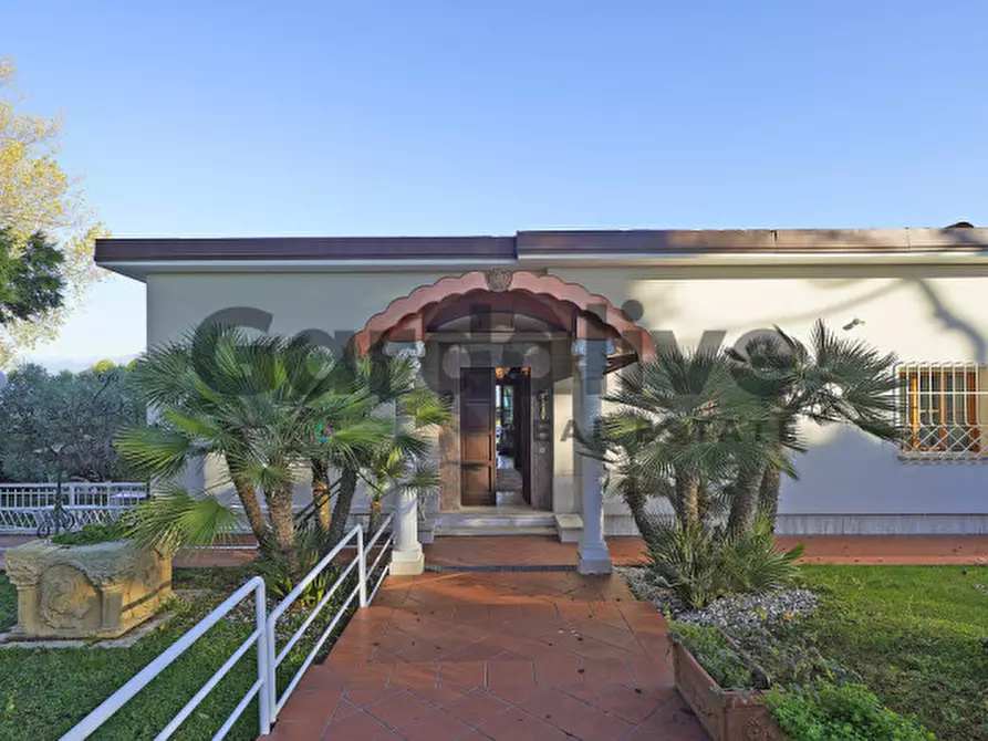 Immagine 8 di Villa in vendita  in Via Miralago 12 a Peschiera Del Garda
