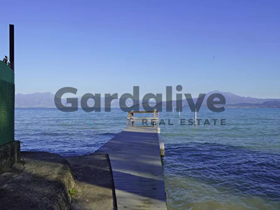 Immagine 9 di Villa in vendita  in Via Miralago 12 a Peschiera Del Garda
