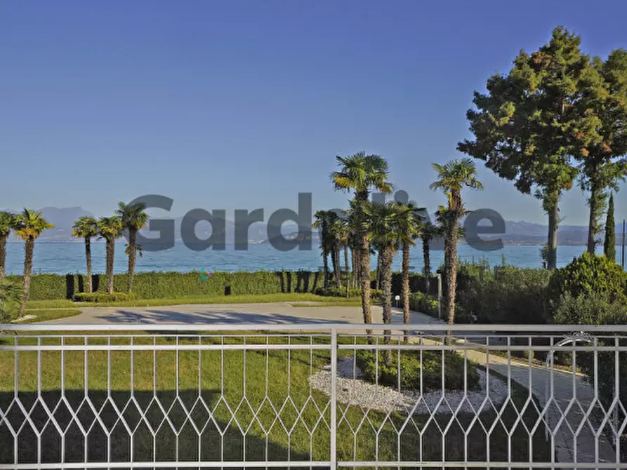 Immagine 10 di Villa in vendita  in Via Miralago 12 a Peschiera Del Garda