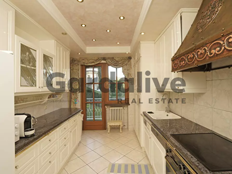Immagine 13 di Villa in vendita  in Via Miralago 12 a Peschiera Del Garda