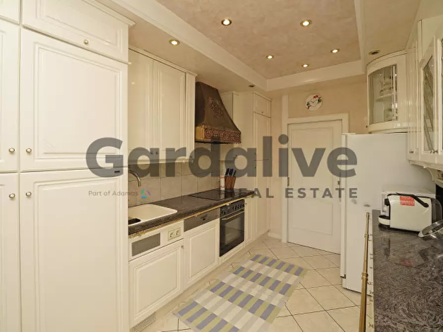 Immagine 14 di Villa in vendita  in Via Miralago 12 a Peschiera Del Garda