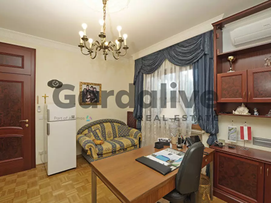 Immagine 16 di Villa in vendita  in Via Miralago 12 a Peschiera Del Garda