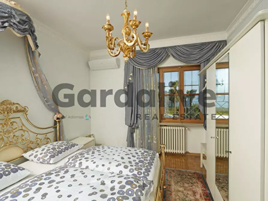 Immagine 17 di Villa in vendita  in Via Miralago 12 a Peschiera Del Garda