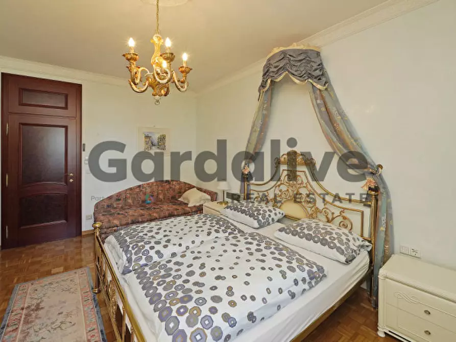 Immagine 18 di Villa in vendita  in Via Miralago 12 a Peschiera Del Garda