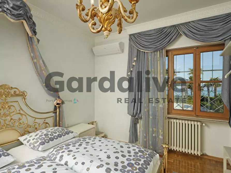Immagine 21 di Villa in vendita  in Via Miralago 12 a Peschiera Del Garda