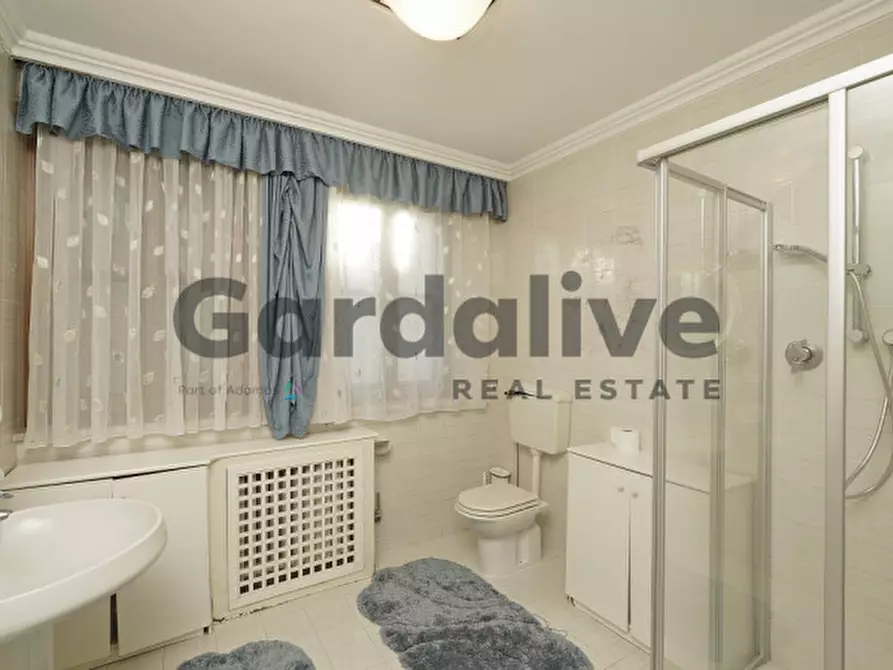 Immagine 23 di Villa in vendita  in Via Miralago 12 a Peschiera Del Garda