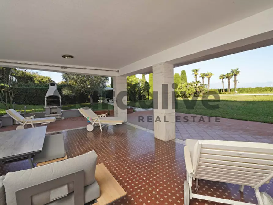 Immagine 26 di Villa in vendita  in Via Miralago 12 a Peschiera Del Garda