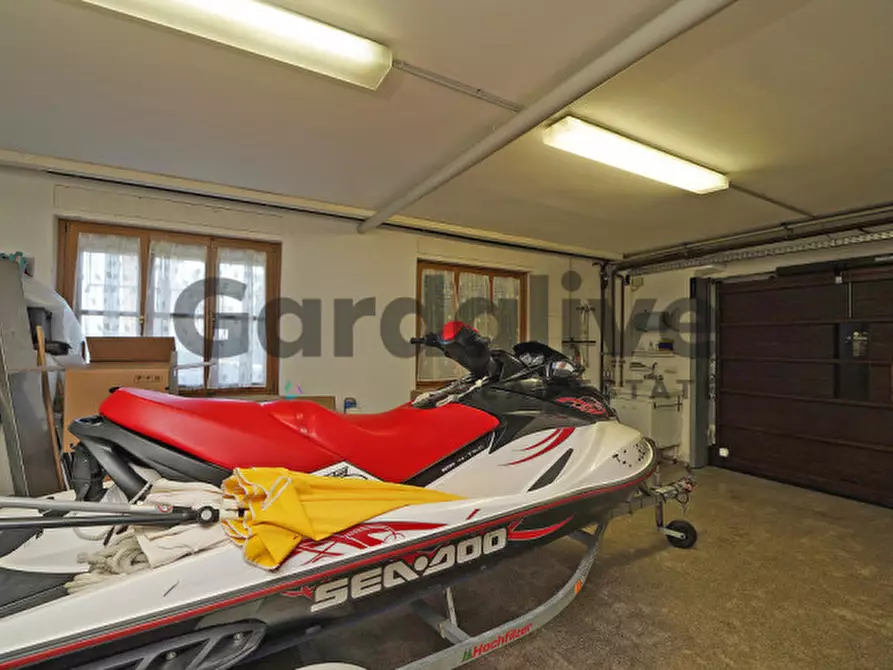 Immagine 27 di Villa in vendita  in Via Miralago 12 a Peschiera Del Garda