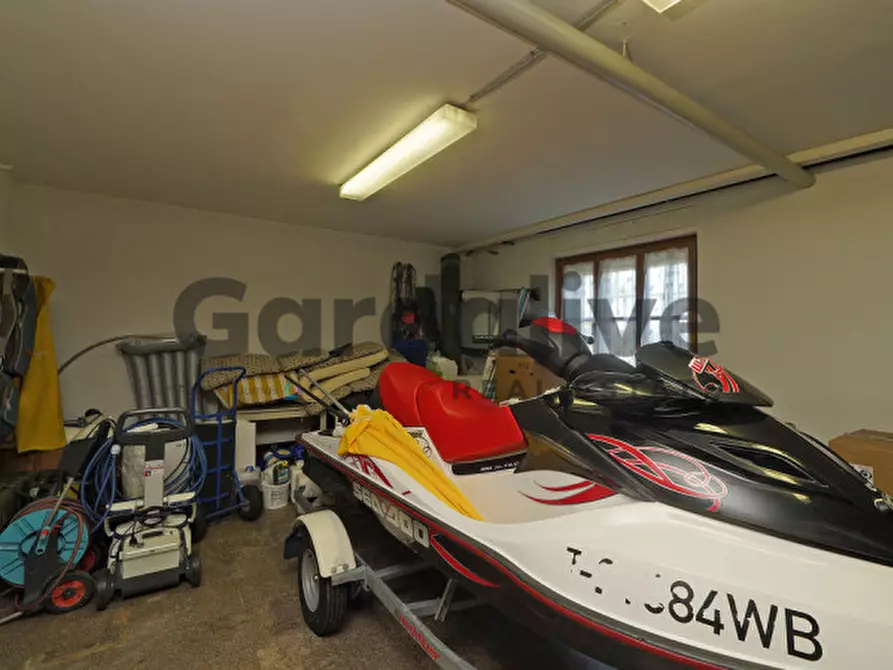 Immagine 28 di Villa in vendita  in Via Miralago 12 a Peschiera Del Garda