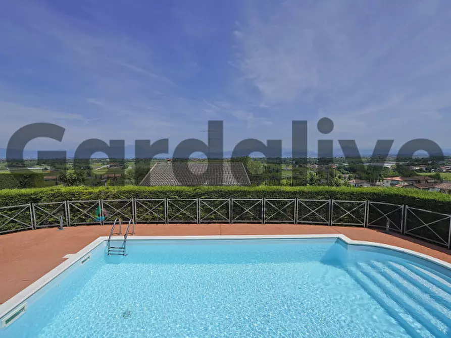 Immagine 1 di Villa in vendita  in via Tevere 1 a Peschiera Del Garda