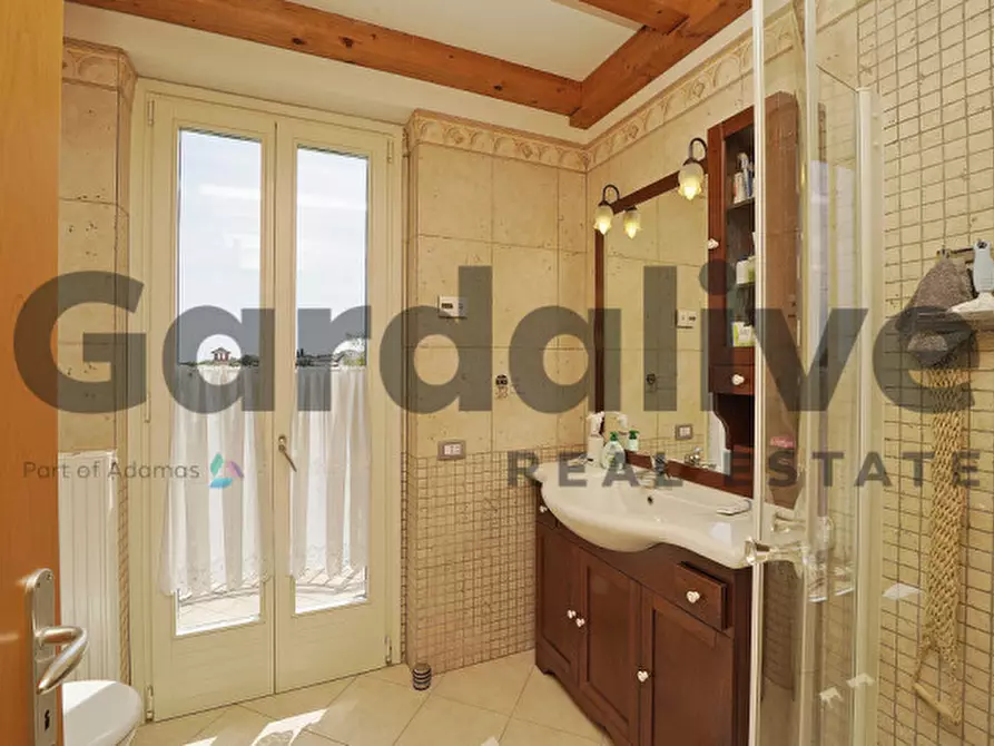 Immagine 17 di Villa in vendita  in via Tevere 1 a Peschiera Del Garda