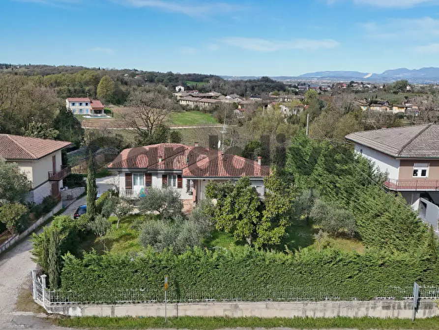 Immagine 2 di Villa in vendita  in Strada Peschiera 33 a Ponti Sul Mincio