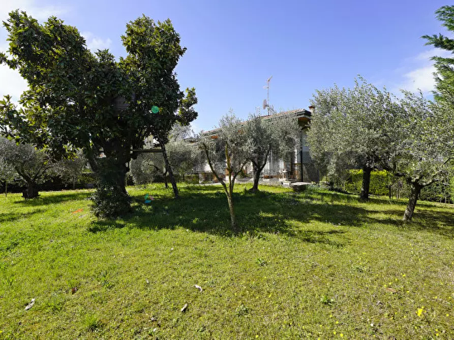 Immagine 3 di Villa in vendita  in Strada Peschiera 33 a Ponti Sul Mincio