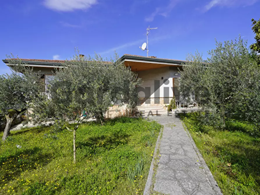 Immagine 4 di Villa in vendita  in Strada Peschiera 33 a Ponti Sul Mincio