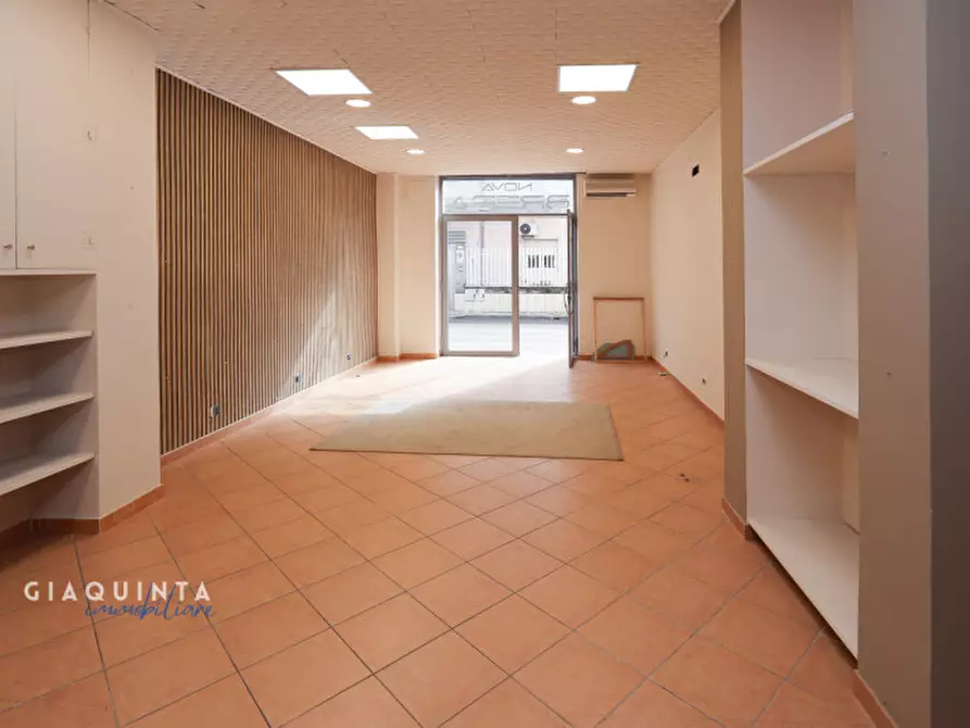 Immagine 11 di Negozio in affitto  in Via Giuseppe Garibaldi n 216 a Palagonia