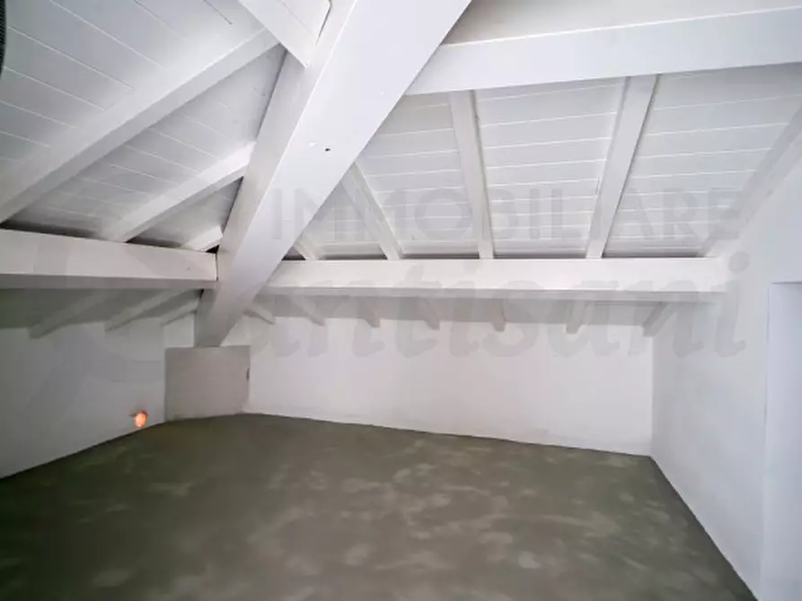 Immagine 12 di Villa in vendita  in viale Colombo a Fucecchio