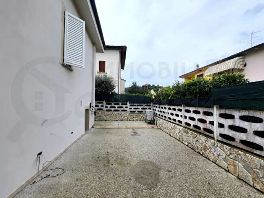 Immagine 13 di Villa in vendita  in viale Colombo a Fucecchio