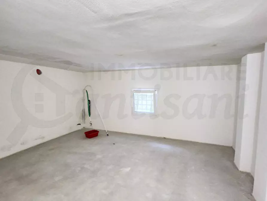 Immagine 17 di Villa in vendita  in viale Colombo a Fucecchio