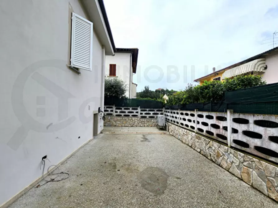 Immagine 19 di Villa in vendita  in viale Colombo a Fucecchio