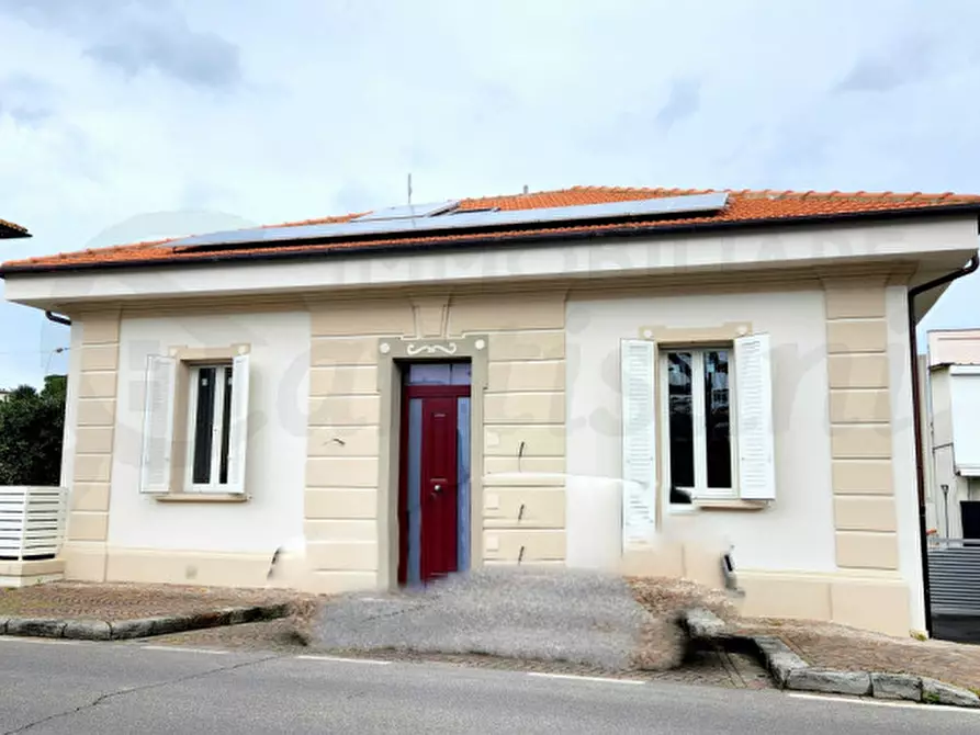 Immagine 21 di Villa in vendita  in viale Colombo a Fucecchio