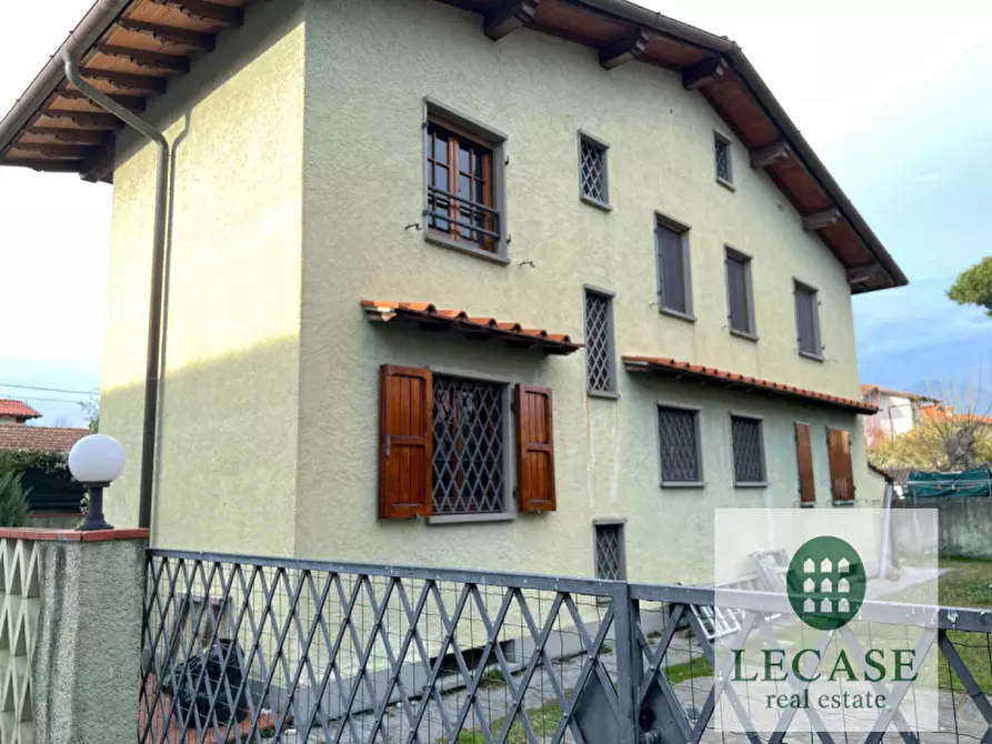 Immagine 2 di Villa in vendita  in via ponchielli a Forte Dei Marmi