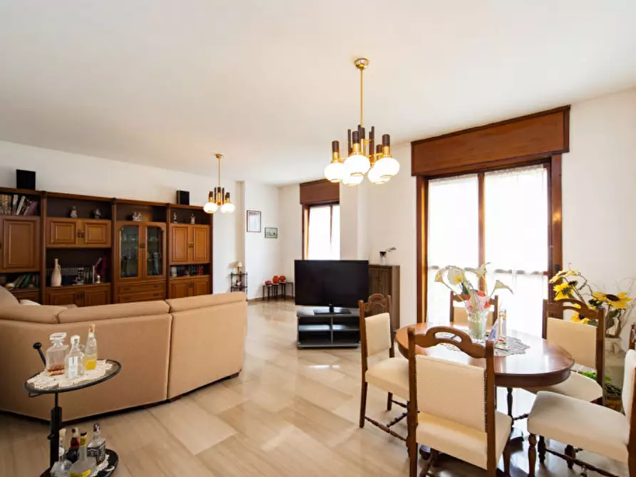 Immagine 2 di Appartamento in vendita  in VIA CAVALLOTTI  151 a Monza