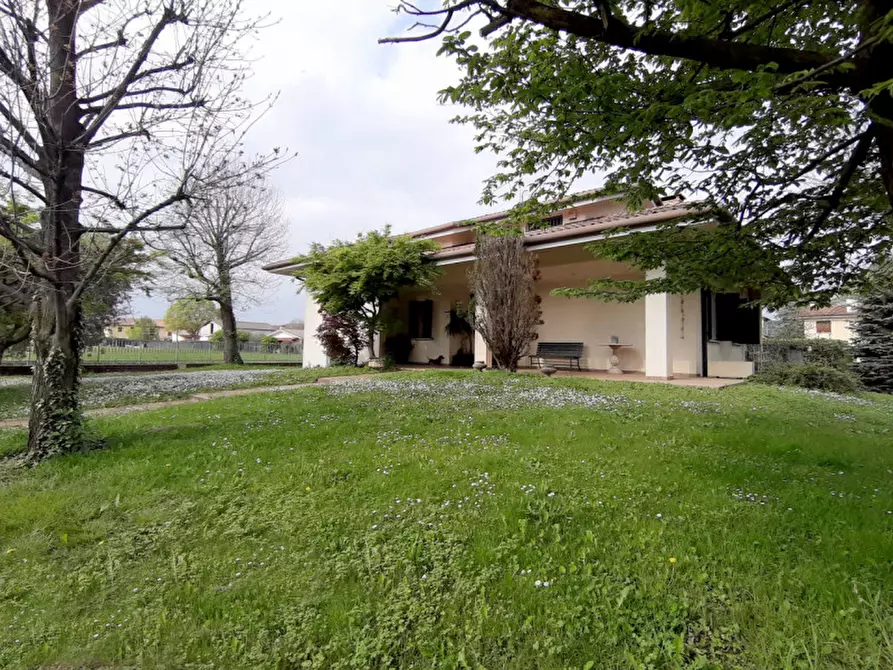 Immagine 1 di Villa in vendita  a Ponzano Veneto