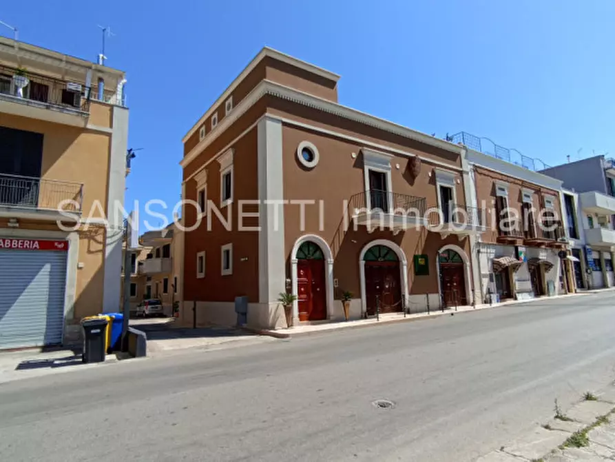 Immagine 2 di Palazzo in vendita  in NIKA a Fasano