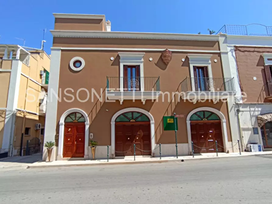 Immagine 3 di Palazzo in vendita  in NIKA a Fasano