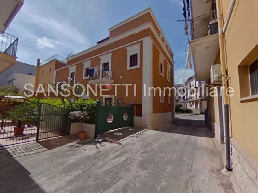 Immagine 5 di Palazzo in vendita  in NIKA a Fasano