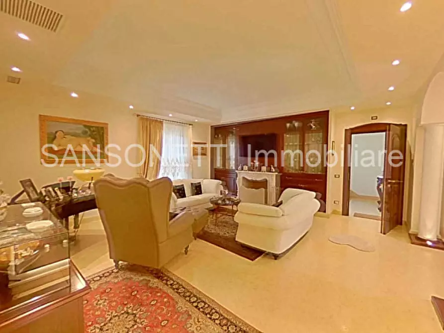 Immagine 8 di Palazzo in vendita  in NIKA a Fasano